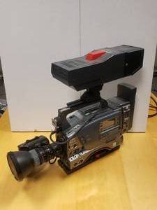 lot 898 image: JVC GY-DV550 Mini DV Camcorder w Fujinon Lens & External Viewer
