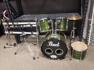 lot 916 image: Pearl Export Series Drum Kit.  Missing Pieces & Has Damage