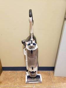 lot 948 image: Shark Upright Vacuum, Model NV95 31