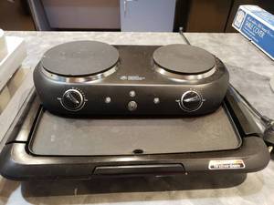 lot 965 image: Presto Electric Gridddle & GE Electric Burner
