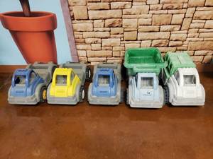 lot 971 image: Lot of 5 Kids Playground Truck