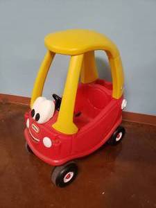lot 973 image: Little Tikes Playground Scoot Car