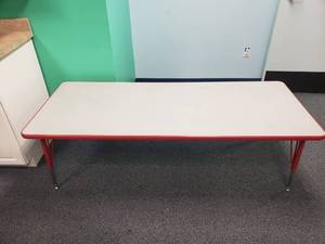 lot 1016 image: Rectangle Adjustable Classroom Table