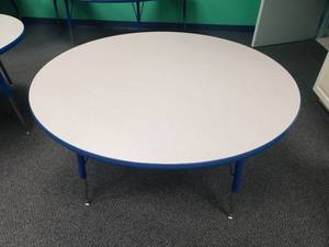 lot 1017 image: Round 48 Adjustable Height Classroom Table