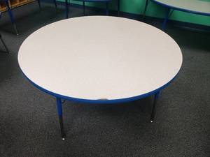 lot 1018 image: Round 48 Adjustable Height Classroom Table