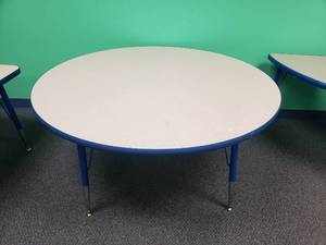 lot 1020 image: Round 48 Adjustable Height Classroom Table