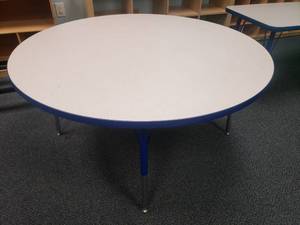 lot 1021 image: Round 48 Adjustable Height Classroom Table