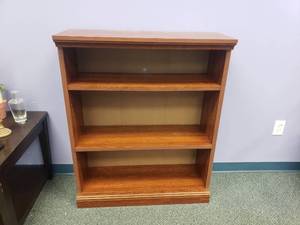 lot 1037 image: Bookcase w Adjustable Shlving.  36 x 44 x 14