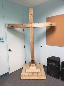 lot 1051 image: Large Wooden Cross w Removeable Base for Easy Storage & Carrying