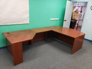 lot 1072 image: L-Shape Wooden Office Desk Set.