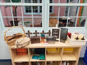 lot 1074 image: Lot of Misc Home Dcor Items.  Everything on top of cabinet.