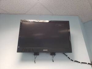 lot 1084 image: Magnavox Wall Mount TV w Remote