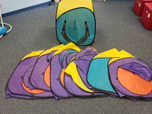 lot 1097 image: Lot of 8 Toddler Play Huts
