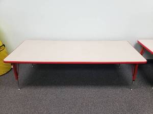 lot 1098 image: Rectangle Adjustable Height Classroom Table.