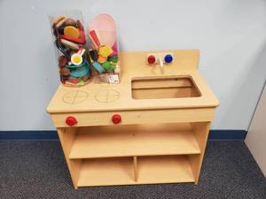 lot 1106 image: Angeles Play Kitchen w Misc Play Food