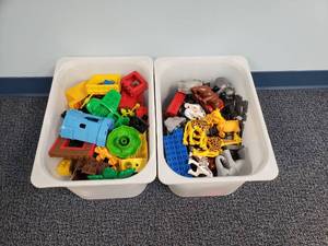 lot 1107 image: 2 Bins Full of Lego Duplo.  Lots of Animals