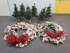 lot 1111 image: Lot of Misc Cristmas Dcor Items.  Wreaths & Tabletop Trees