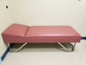 lot 1115 image: Nurses Office Recovery Couch