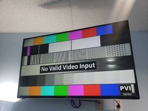 lot 1133 image: Hitachi TV w Remote