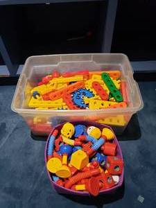 lot 1152 image: Lot of Misc Manipulatives.