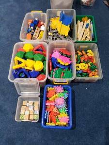 lot 1163 image: 8 Bins FULL of Manipulatives