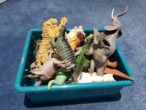 lot 1166 image: Bin full of Plastic AnimalsDinosaurs