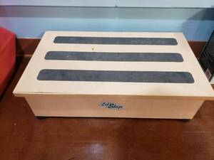 lot 1190 image: LilStep Textured Childs Step Stool