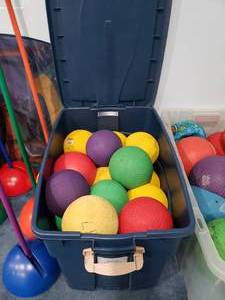 lot 1224 image: Large Tote Full of 8 DodgeballsKickballsGaga Balls