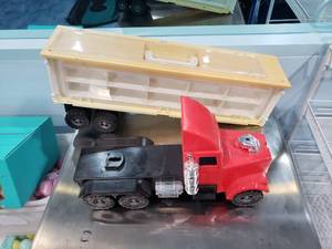 lot 1238 image: Vintage Diecast Car Semi Hauler