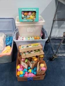 lot 1240 image: Large Assortment of Easter Eggs