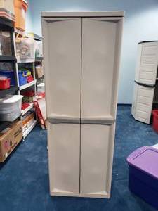 lot 1253 image: Sterilite Plastic Storage Cabinet