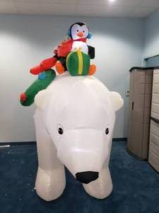 lot 1256 image: Large Polar Bear w Penguins Christmas Yard Inflatable
