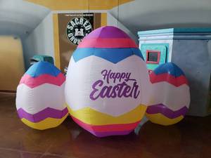 lot 1270 image: Large 3 Egg Easter Yard Inflatable