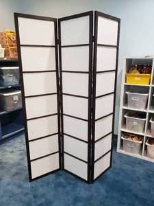 lot 1307 image: Wood & Fabric 3-Panel Room Divider