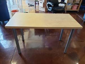 lot 1324 image: Natural Ikea Table