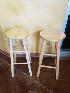 lot 1325 image: Lot of 2 Wooden Bartsools