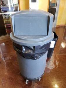 lot 1326 image: Rubbermaid Commercial Rolling Trash Can w Lid