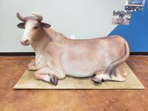 lot 1395 image: Full Size Molded & Hand Painted Nativity Scene Bull.  When we say Full Size�we mean FULL SIZE