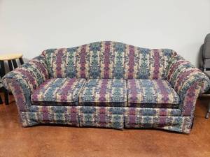lot 1396 image: Floral Pattern Full Size Sofa