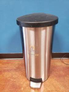 lot 1399 image: Simple Human Fingerprint Proof Step Lid Trash Can