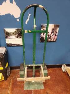 lot 1403 image: Modified Hand Truck.  Looks to maybe hold a tank