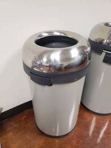 lot 1419 image: Round Open Mount Trash Can