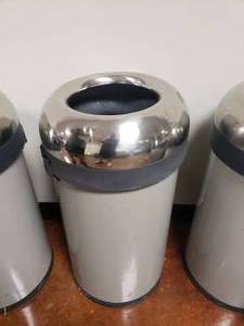 lot 1421 image: Round Open Mount Trash Can
