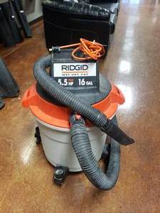 lot 1444 image: Ridgid 5.5HP 16 Gallon WetDry Vac