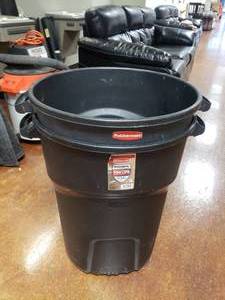 lot 1445 image: Lot of 2 Rubbermaid Roughneck 32 Gallon Trash Cans