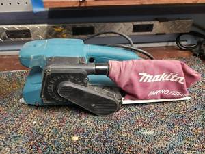 lot 1516 image: Makita 9910 Belt Sander