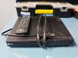 lot 1531 image: LG DP132H DVDCD Player w Remote