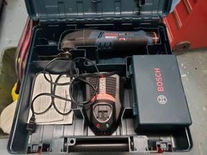 lot 1555 image: Bosch PS50 Litheon Oscillating Cutting Tool w Battery Charger & Case