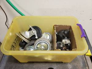 lot 1570 image: Tote w Misc Casters