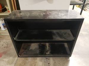 lot 1575 image: Metal Shelf w Adjustable Shelving